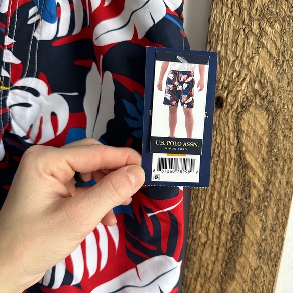 New US Polo Assn Boys Tropical Swim Trunks Size Medium Red White Blue - Picture 6 of 12